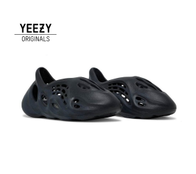 Adidas Yeezy Foam RNNR black